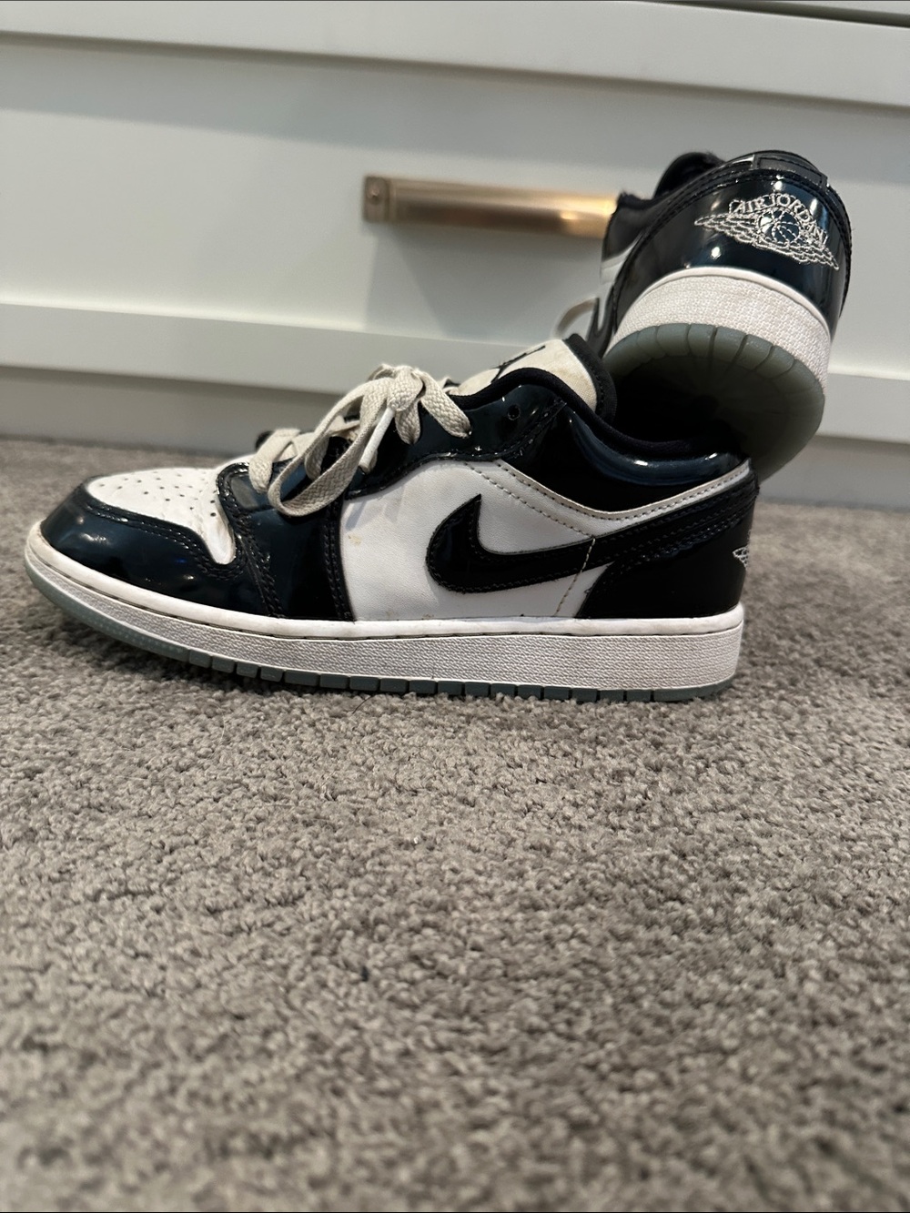 Jordan Kids Low-Top Sneakers in White and Black